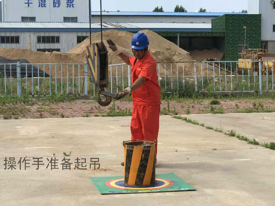 操作手准备起吊_看图王.jpg